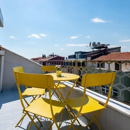 דירה Cosy Triplex Flat